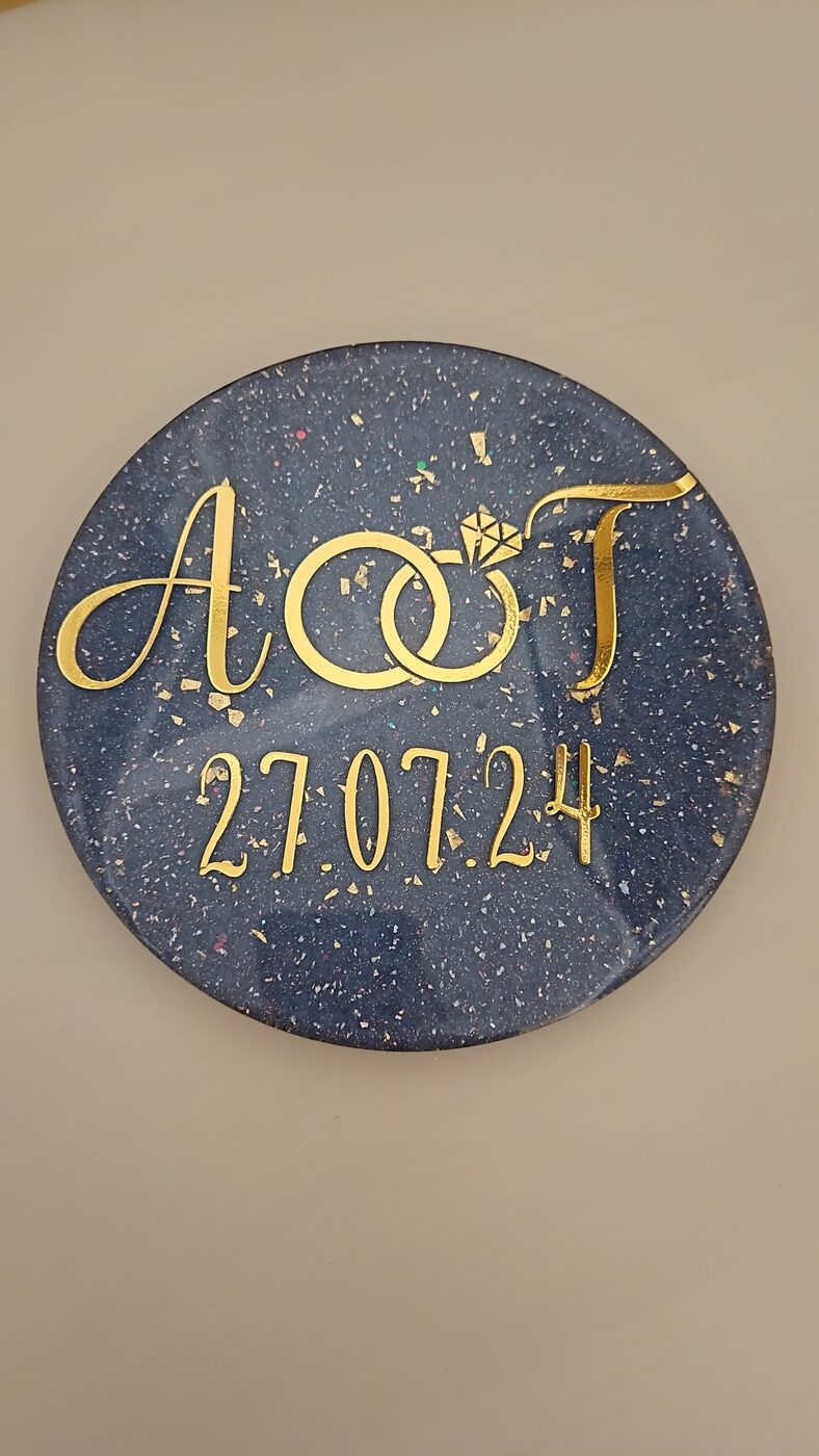 Verlobung A & T — personalisiertes Unikat aus Epoxidharz
