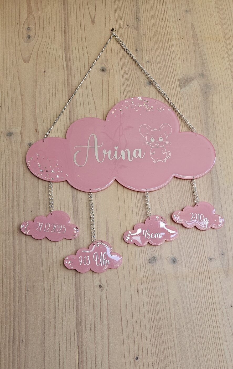 Babywolke „Arina“ — personalisiertes Unikat aus Epoxidharz